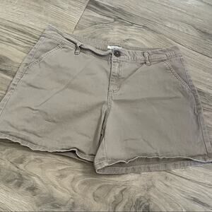 Maurices beige shorts size 14